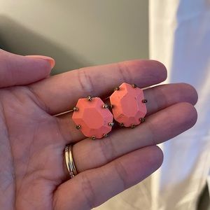 Kendra Scott Gold Signature Stud Earrings in coral